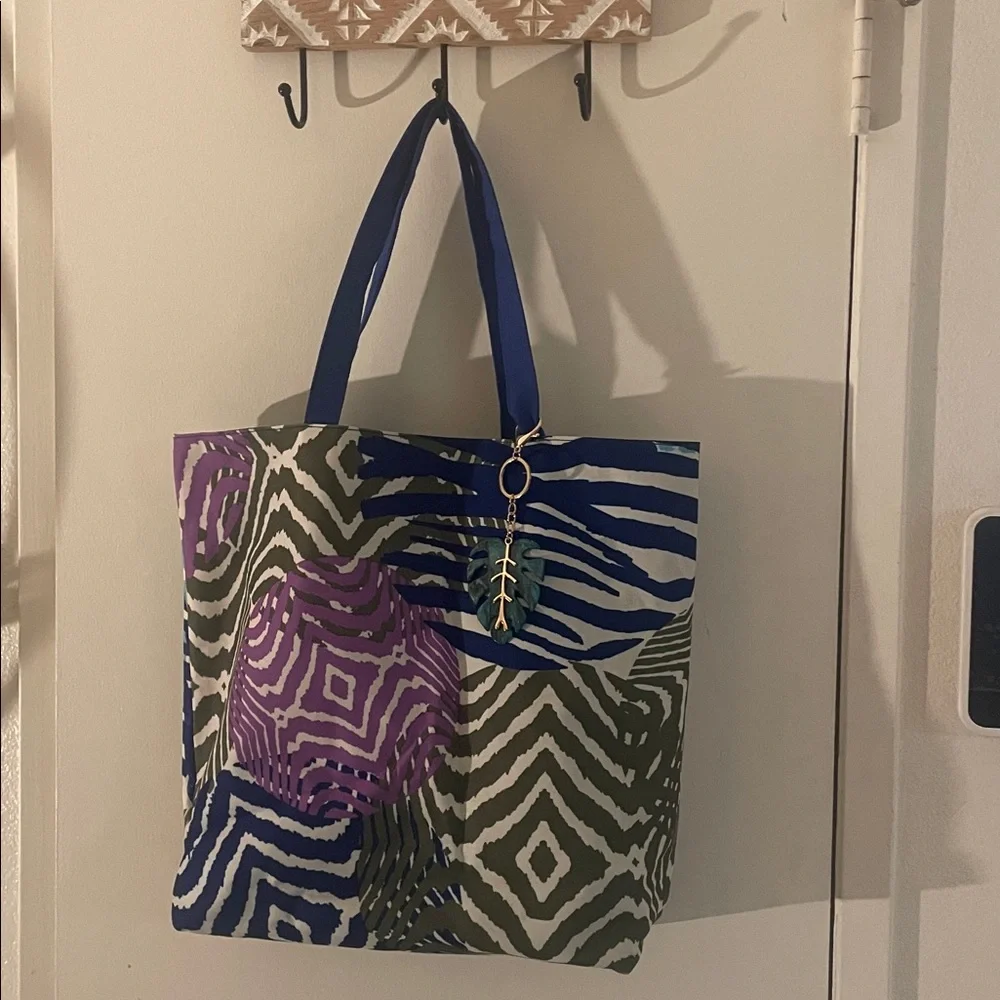 Estee Lauder Large Tropical Print Tote Bag with Leaf Bag Charm
